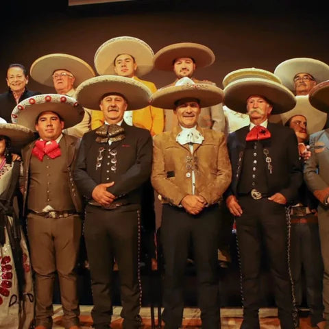 Toda la Elegancia y Tradición de los Trajes de Charro: Un Vínculo Profundo con los Latinos de Sinaloa y los Vaqueros Latinos