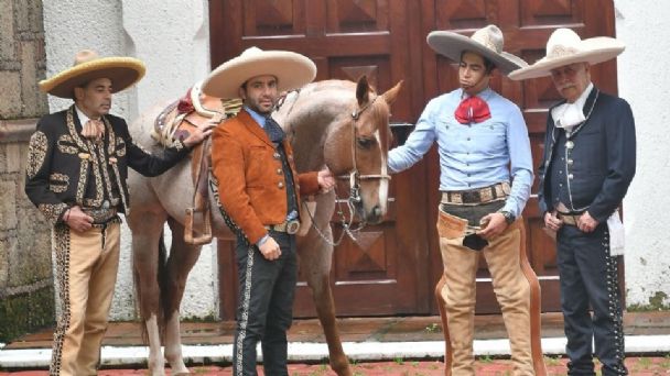 ¿Cuál es la Importancia de los Moños en el Atuendo Charro?