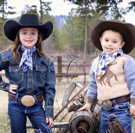 ¿Cómo Estilizar el Atuendo de tu Niño con Cintos Vaqueros?