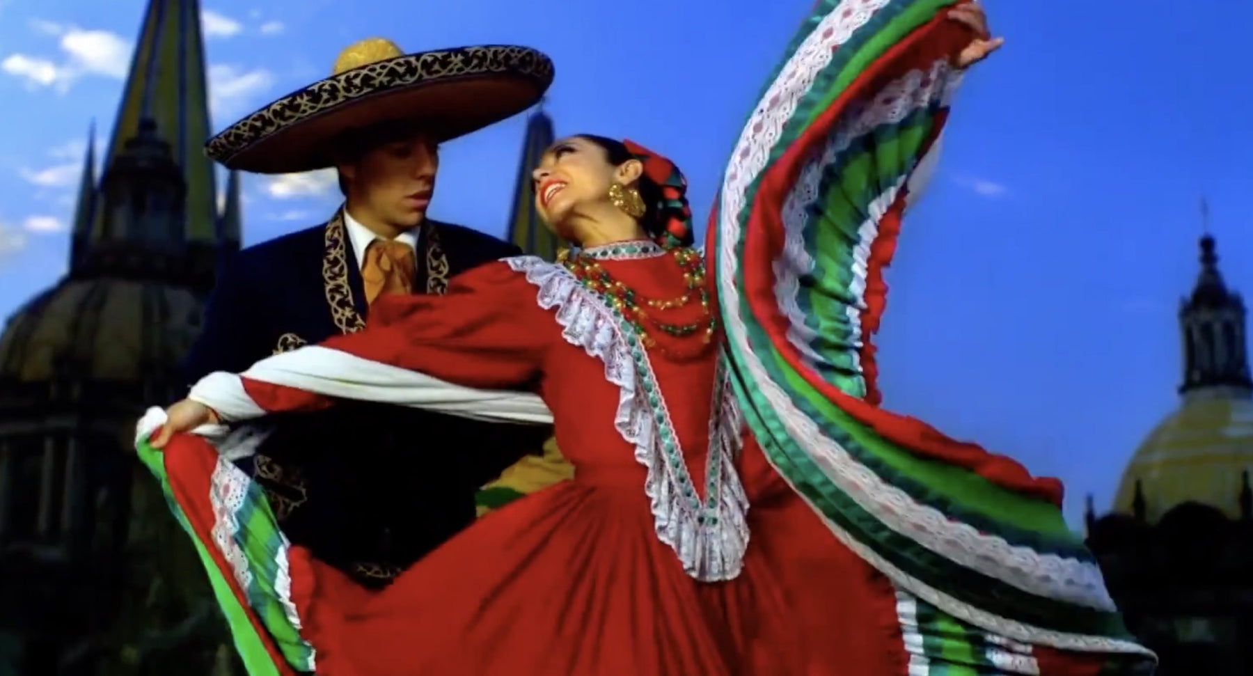 vistiendo con orgullo la cultura mexicana