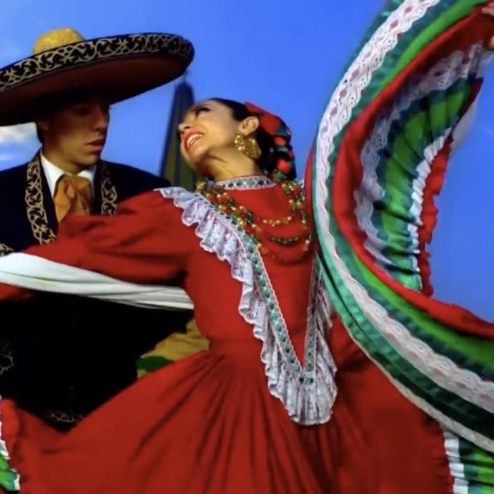 vistiendo con orgullo la cultura mexicana